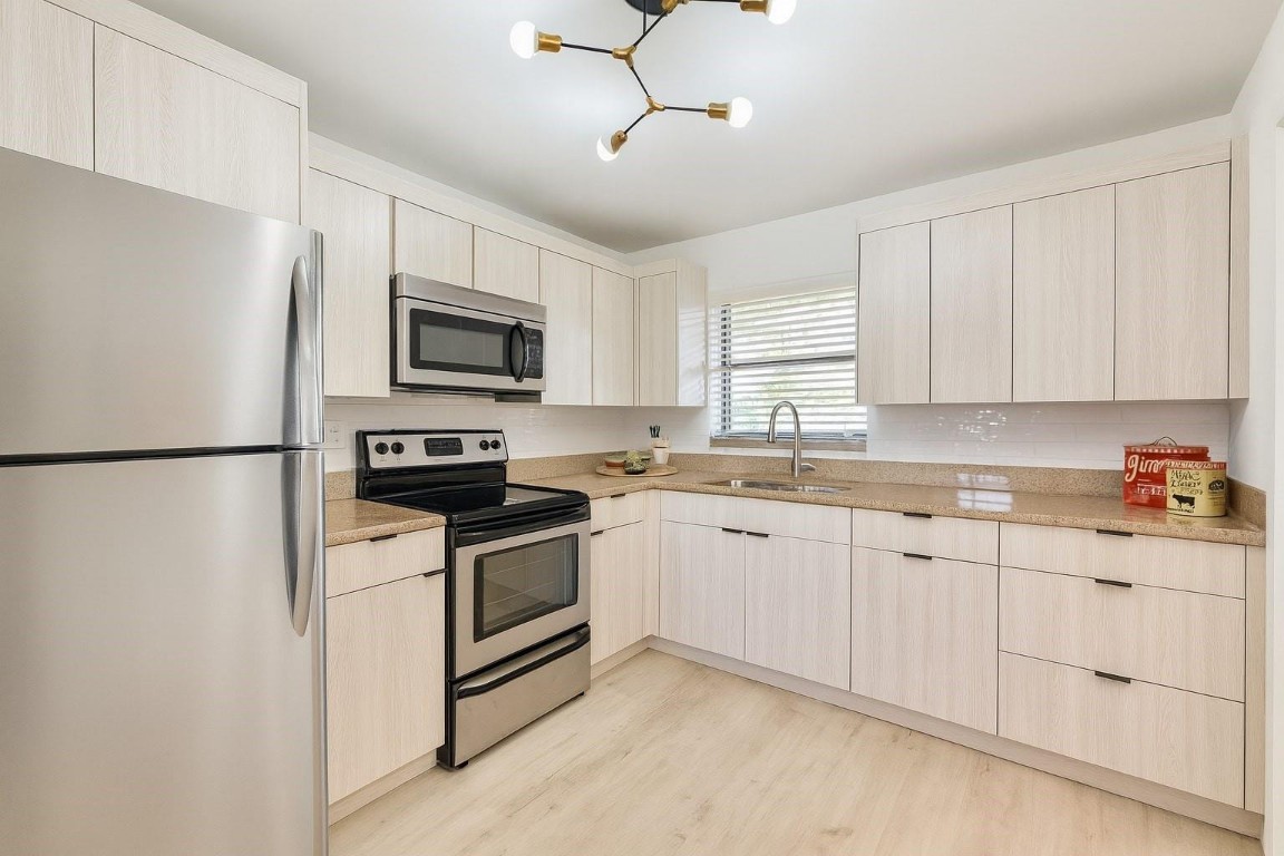 10442 Sunrise Lks #111 Sunrise, FL 33322