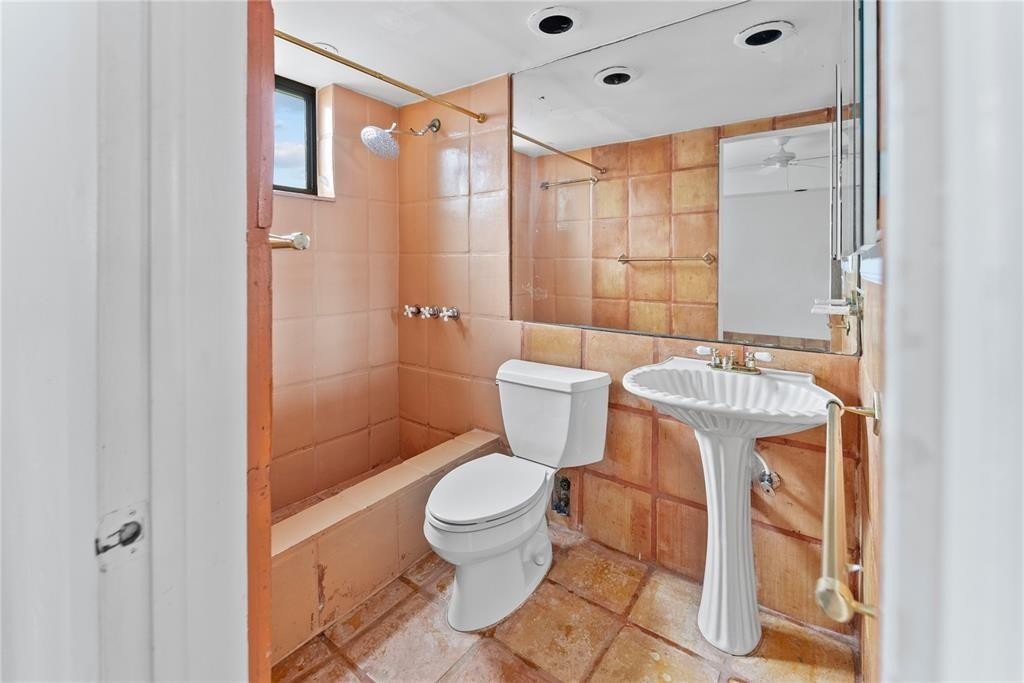 2924 Day #N211 Miami, FL 33133