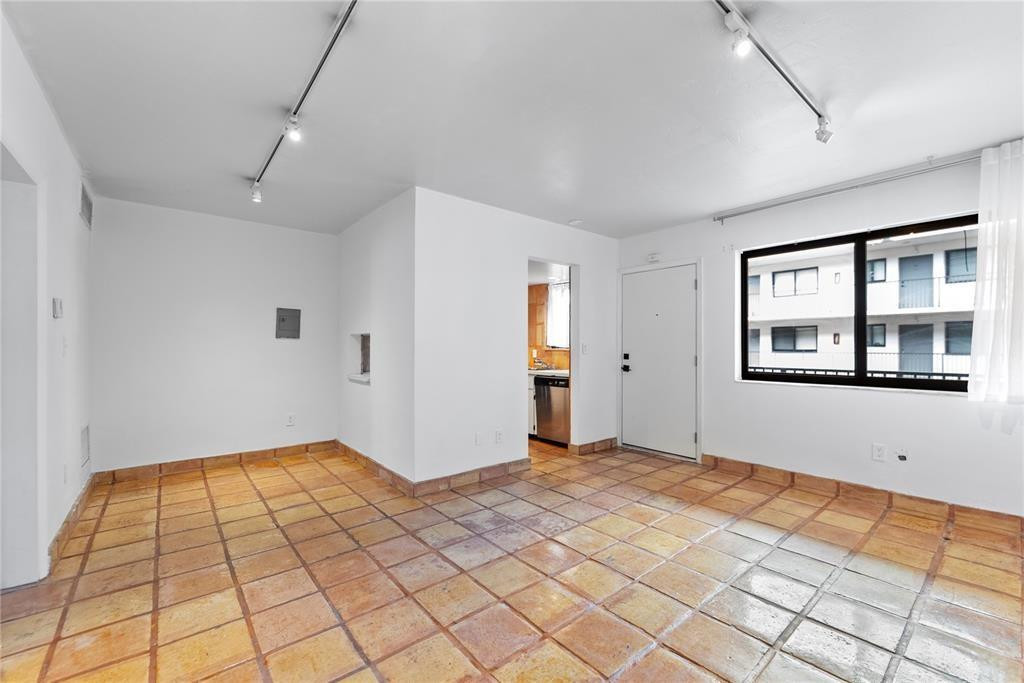 2924 Day #N211 Miami, FL 33133