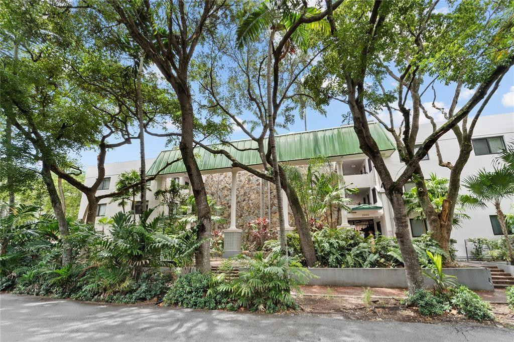 2924 Day #N211 Miami, FL 33133