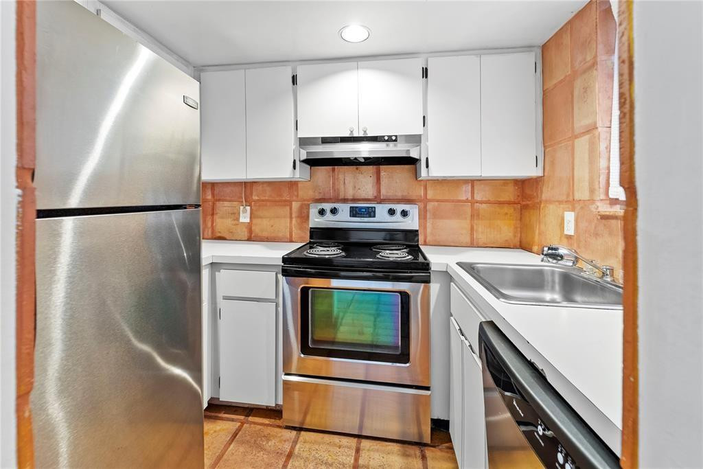 2924 Day #N211 Miami, FL 33133