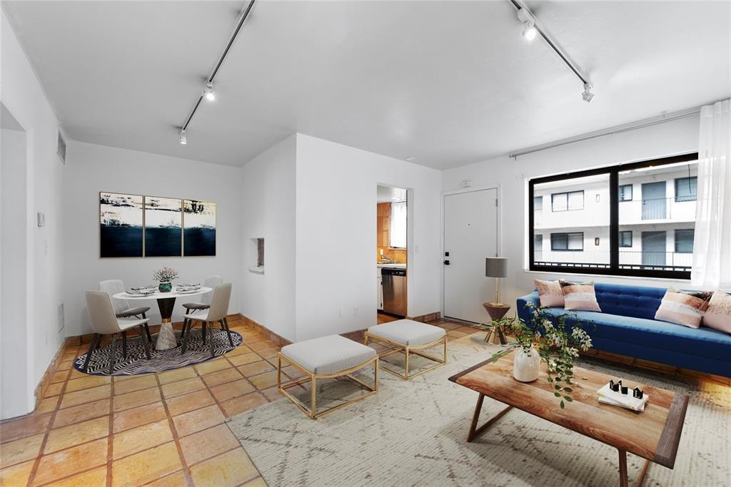 2924 Day #N211 Miami, FL 33133