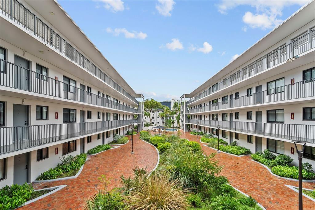 2924 Day #N211 Miami, FL 33133