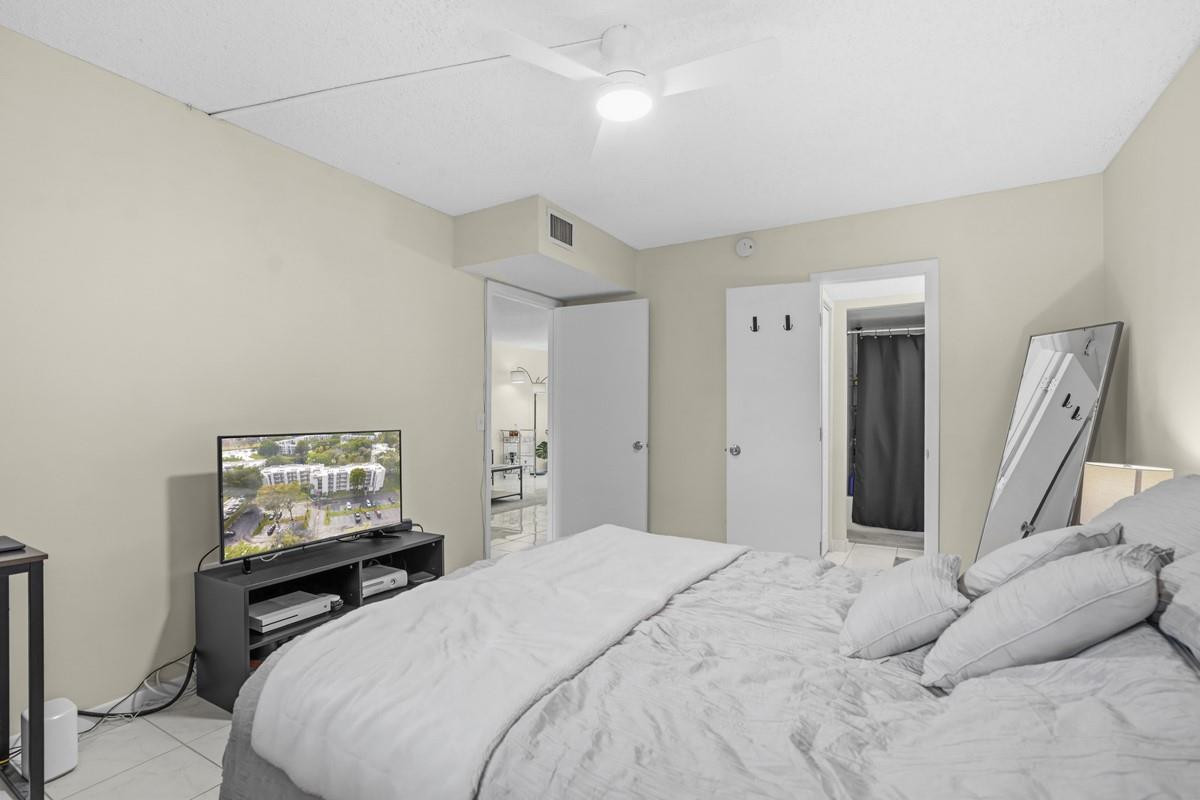 9410 Poinciana #108 Davie, FL 33324