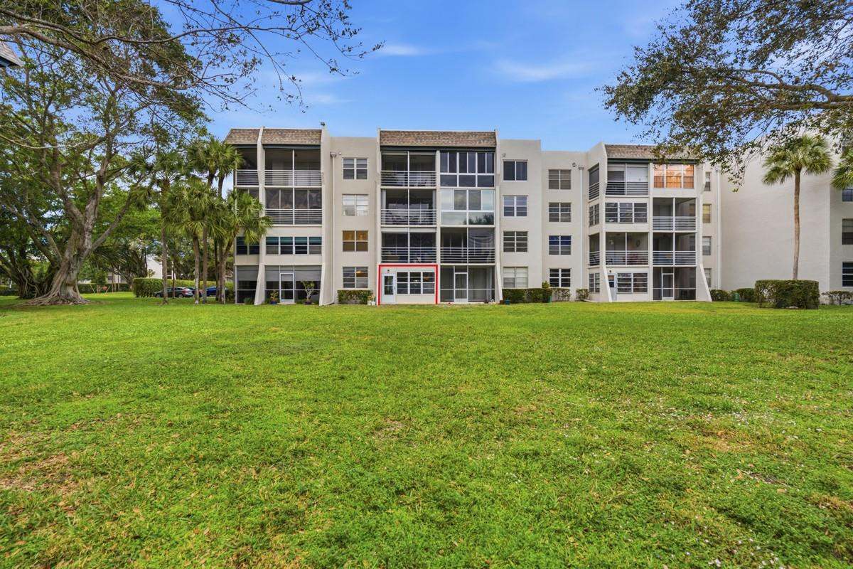 9410 Poinciana #108 Davie, FL 33324