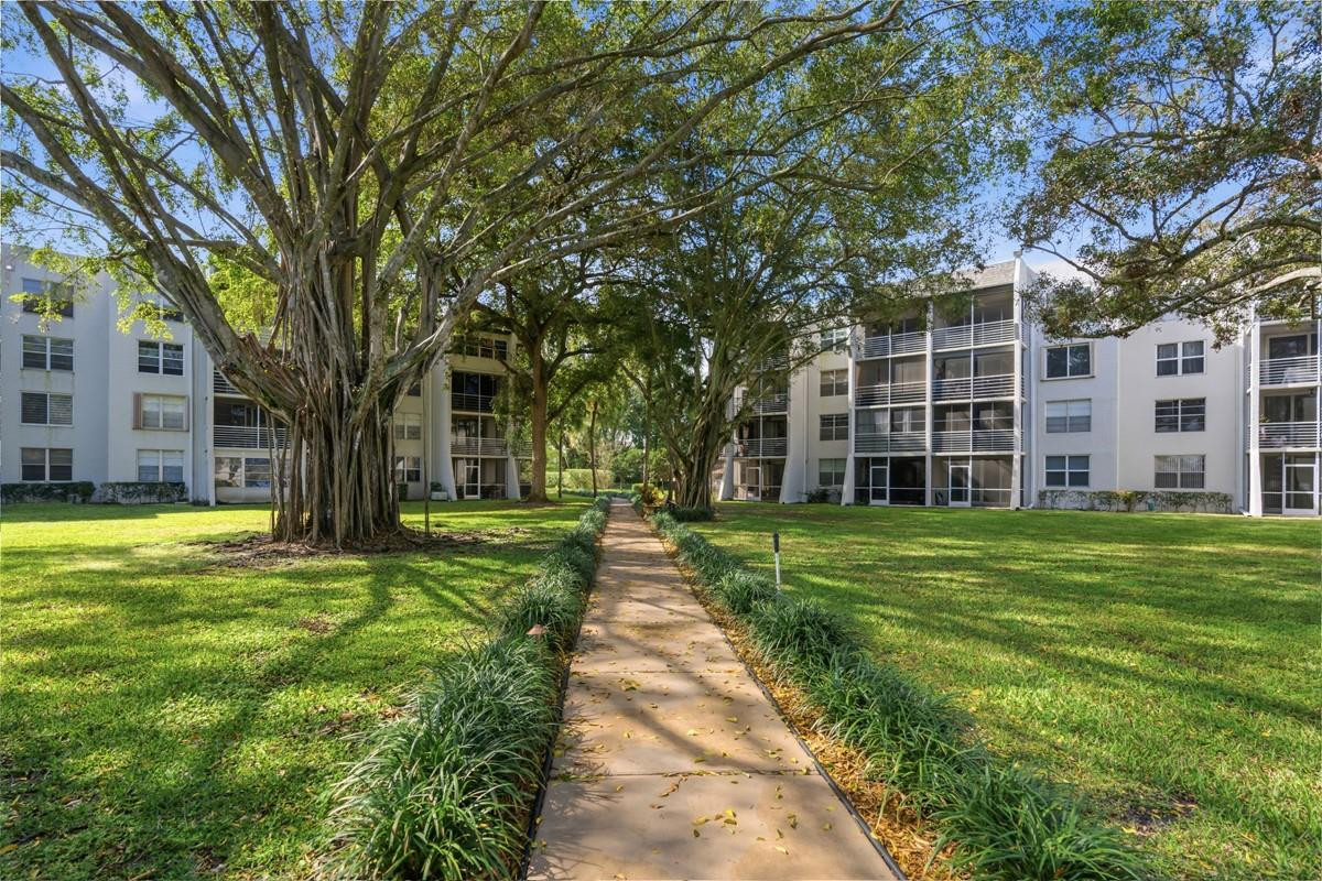 9410 Poinciana #108 Davie, FL 33324