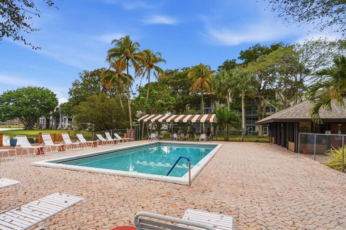 9410 Poinciana #108 Davie, FL 33324