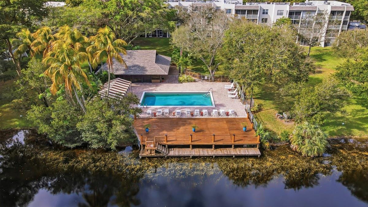 9410 Poinciana #108 Davie, FL 33324