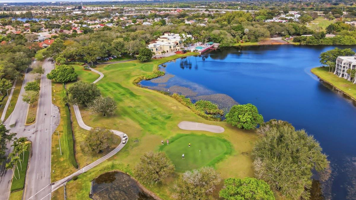 9410 Poinciana #108 Davie, FL 33324