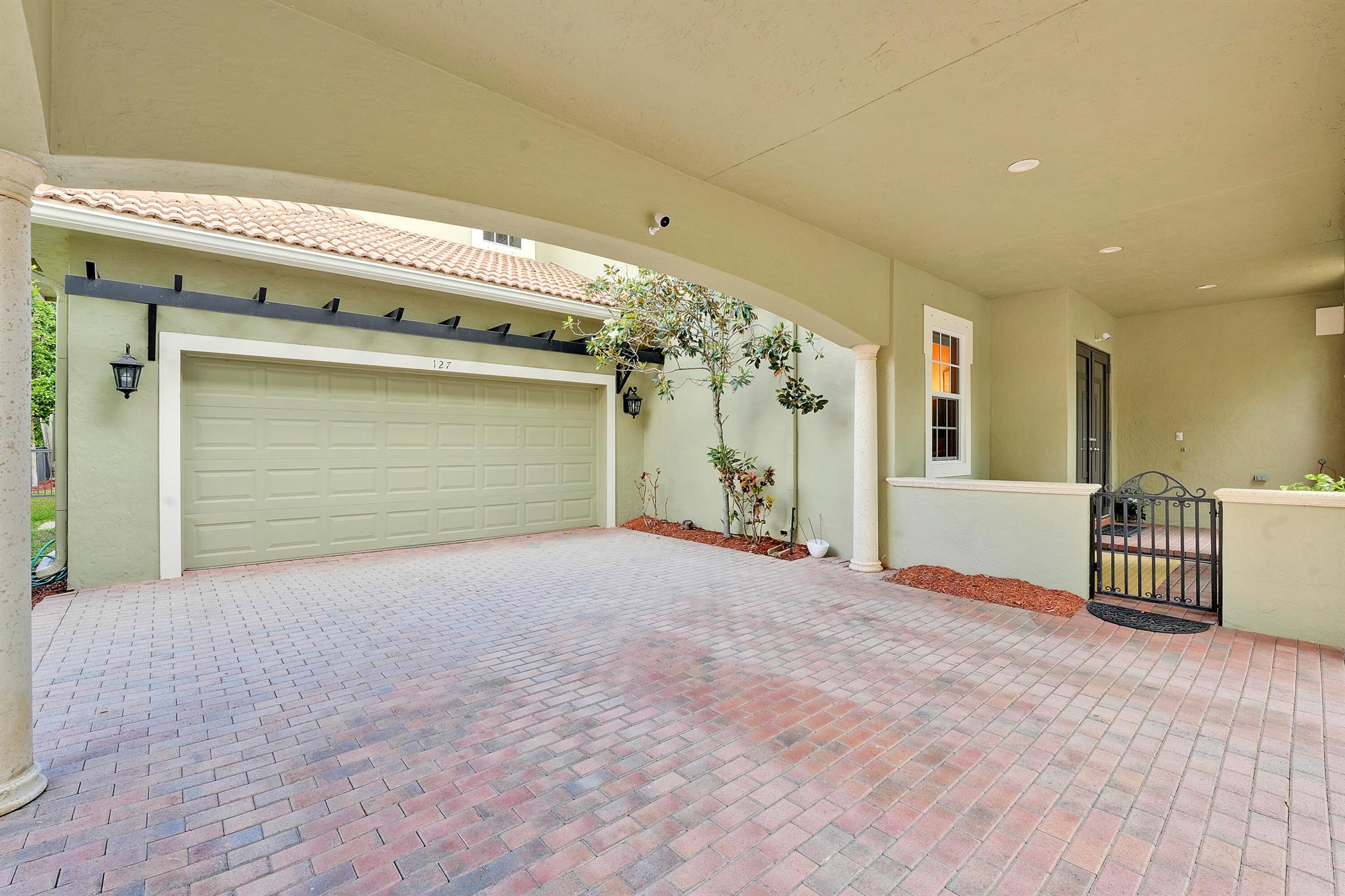 127 Via Castilla Jupiter, FL 33458