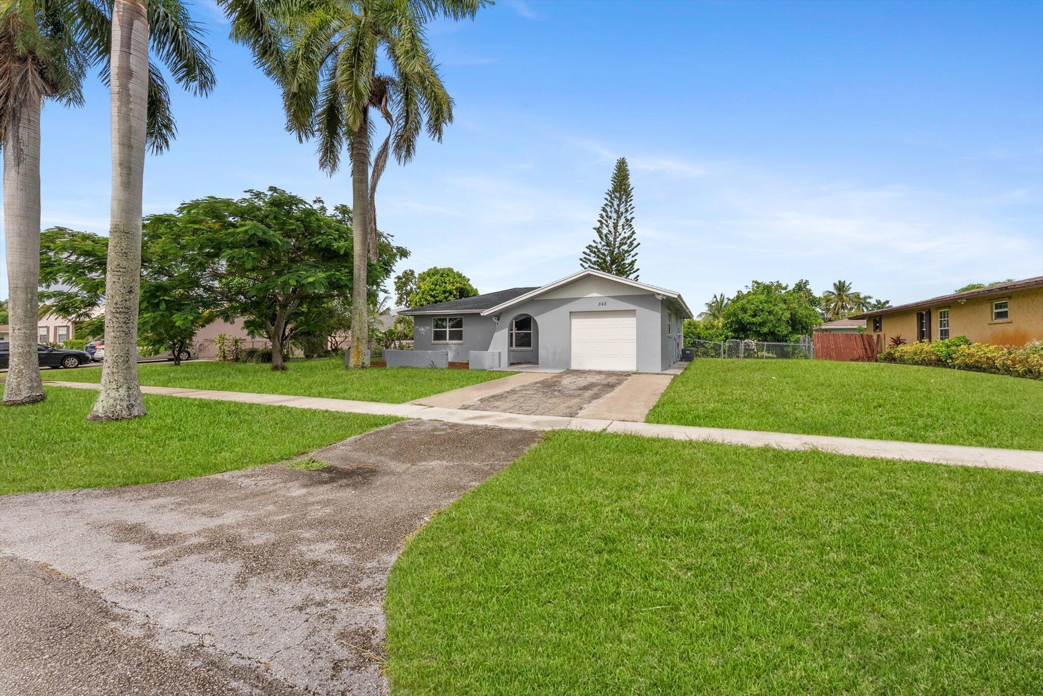 848 Azalea Dr