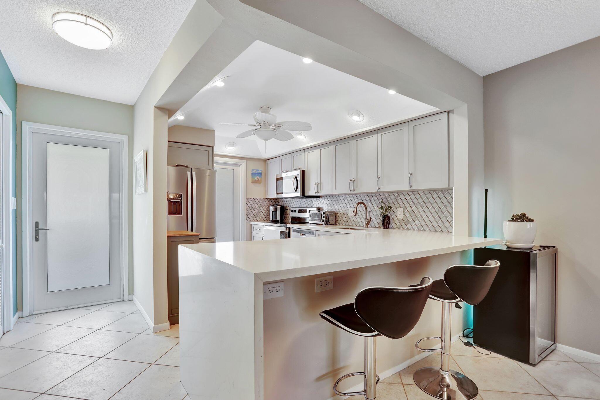 2731 NE 14th St Cswy #Apt 702