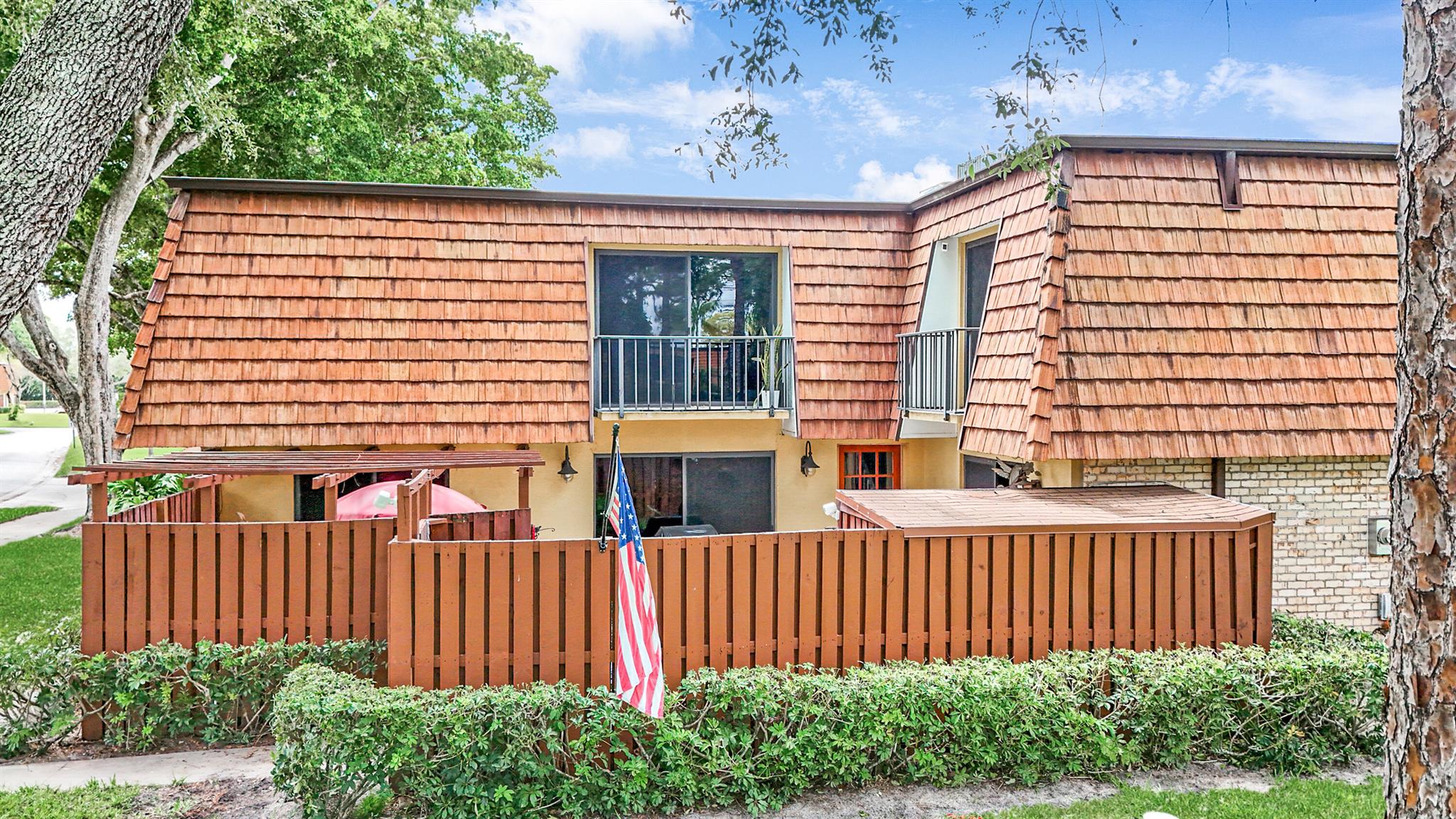 307 3rd Ln