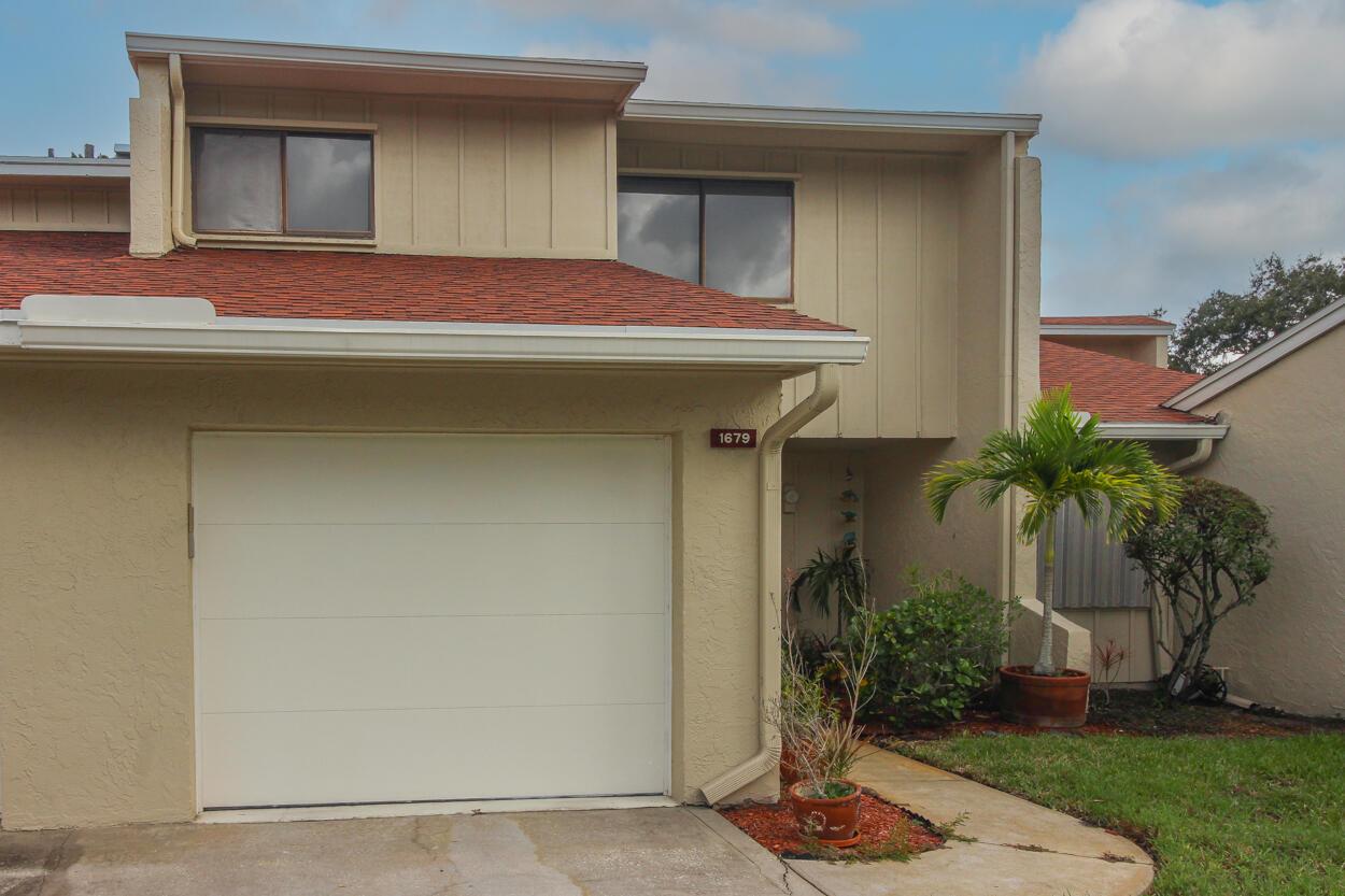 1679 SW Crossing Cir