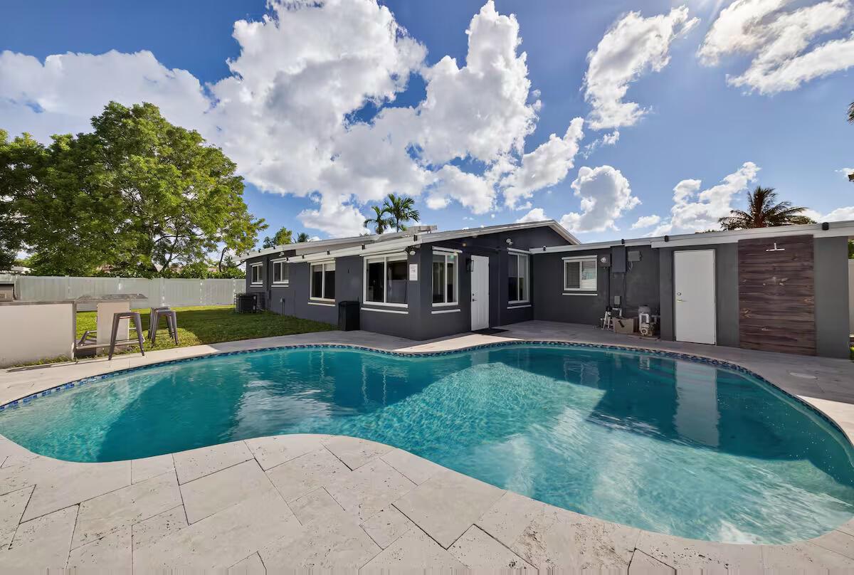 1700 NW 28th Ave
