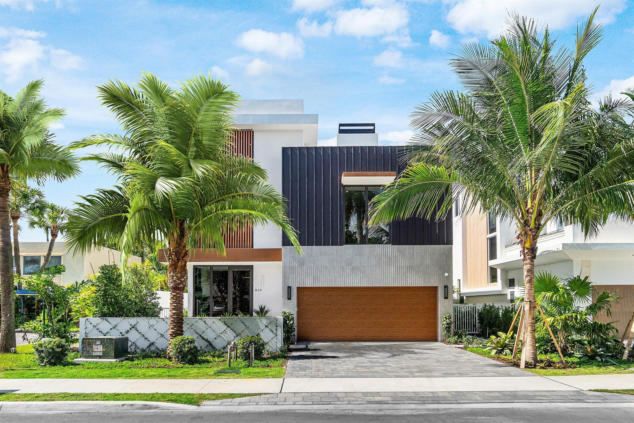 810 Palm Trl