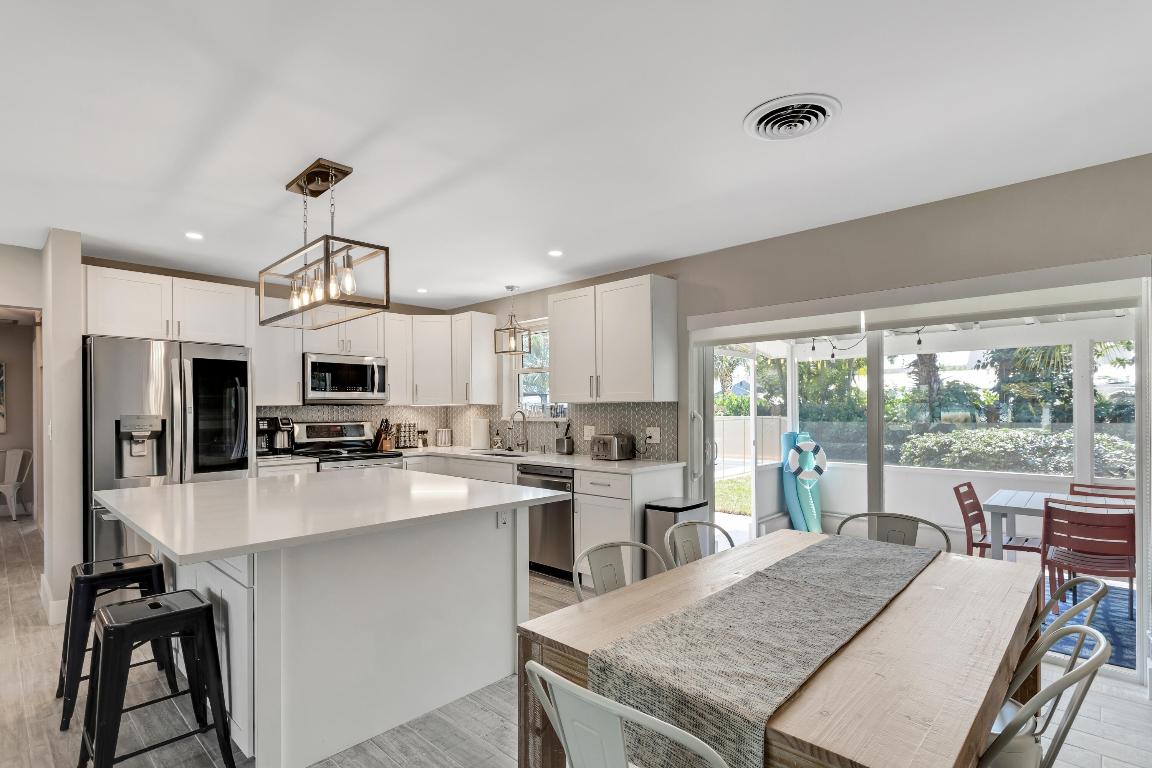 47 Ridgewood Cir Tequesta, FL 33469