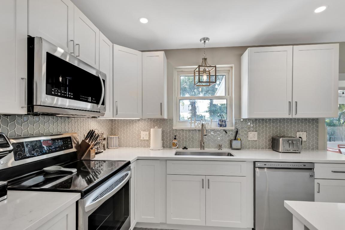 47 Ridgewood Cir Tequesta, FL 33469