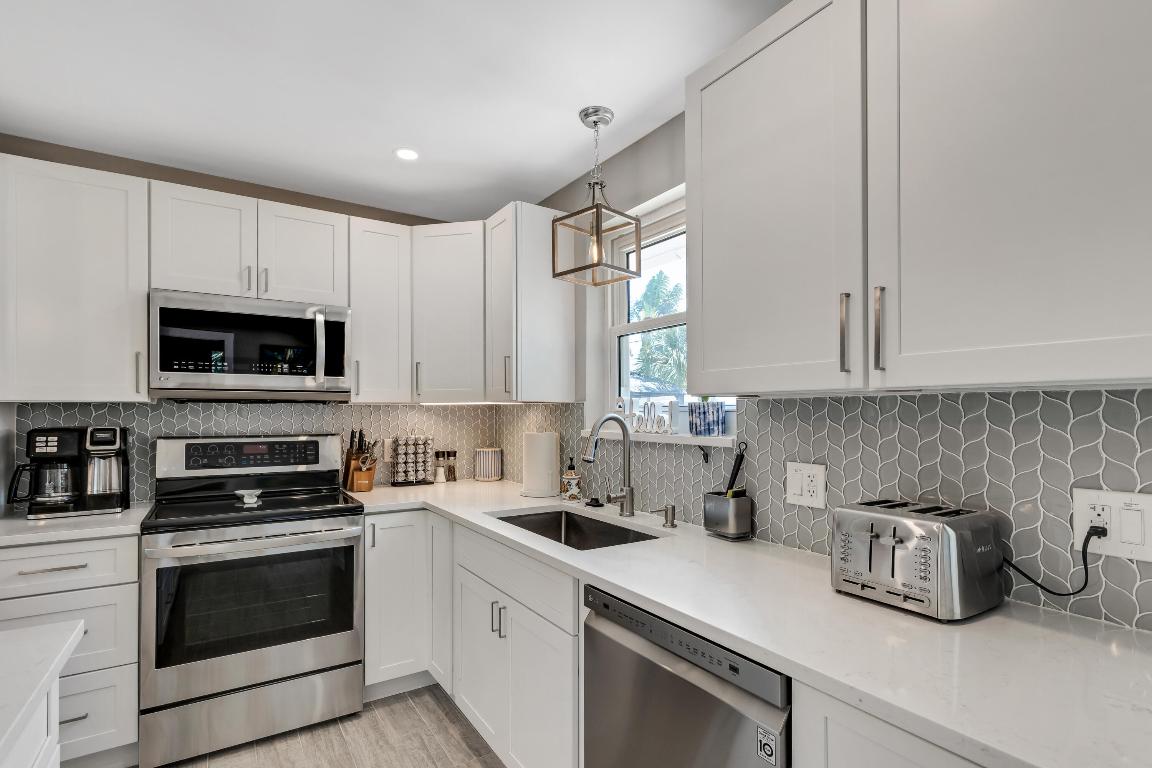 47 Ridgewood Cir Tequesta, FL 33469