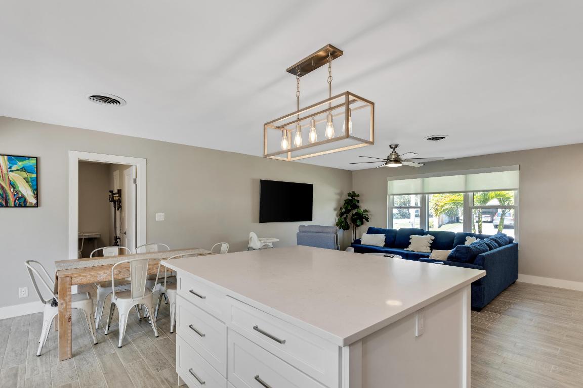 47 Ridgewood Cir Tequesta, FL 33469