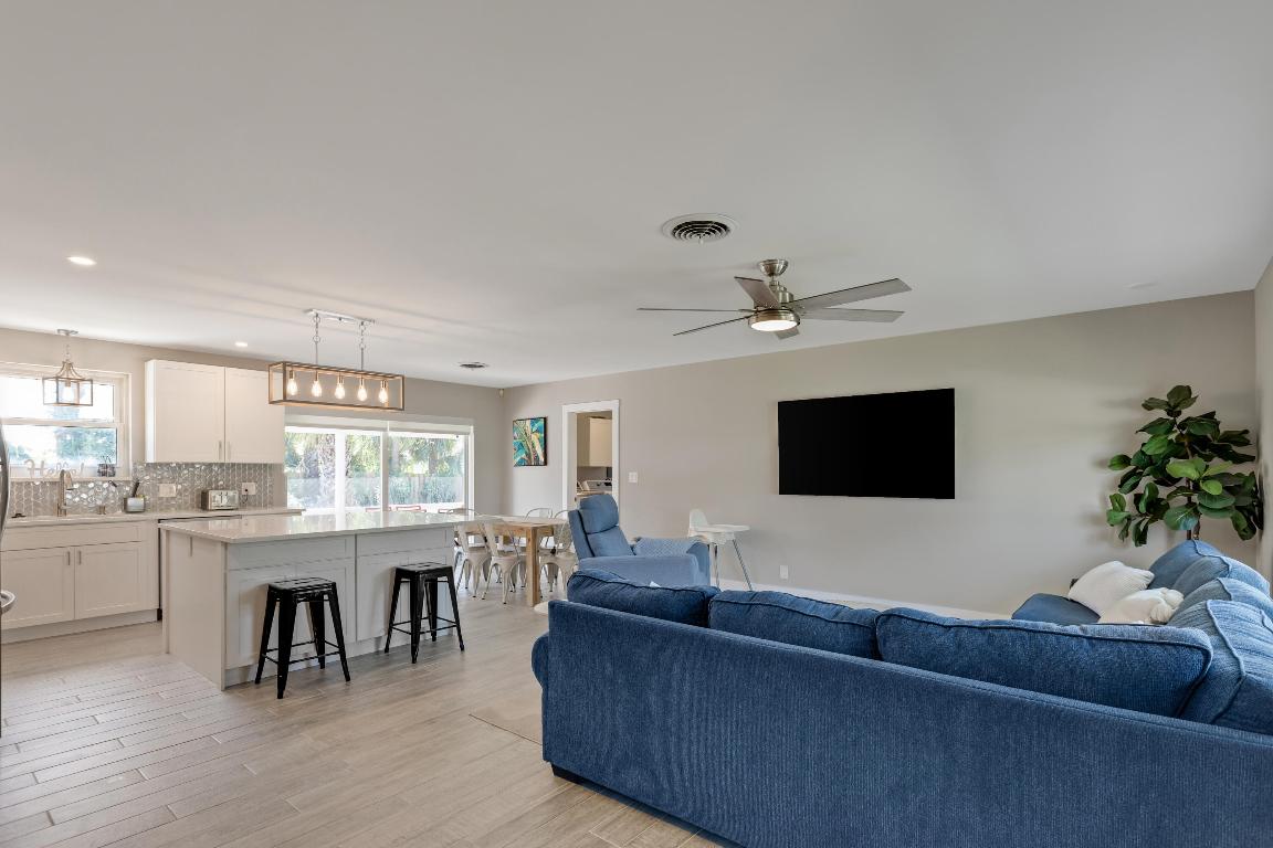 47 Ridgewood Cir Tequesta, FL 33469