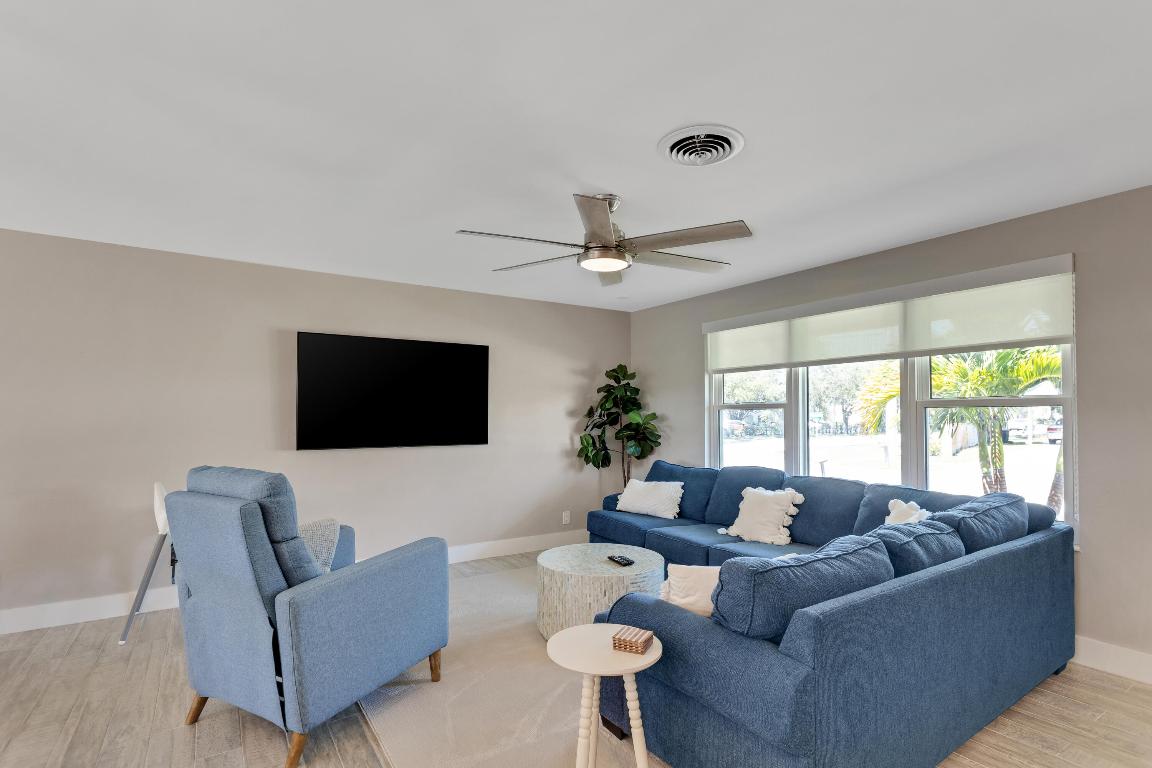 47 Ridgewood Cir Tequesta, FL 33469