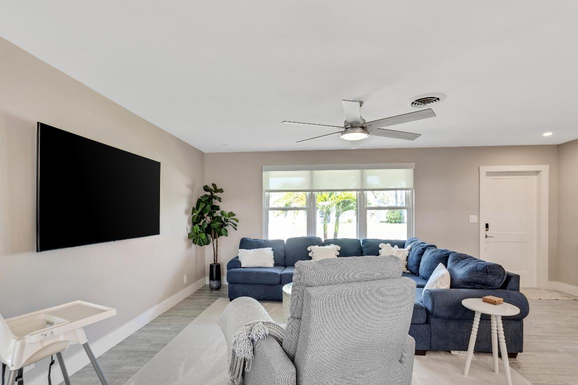 47 Ridgewood Cir Tequesta, FL 33469