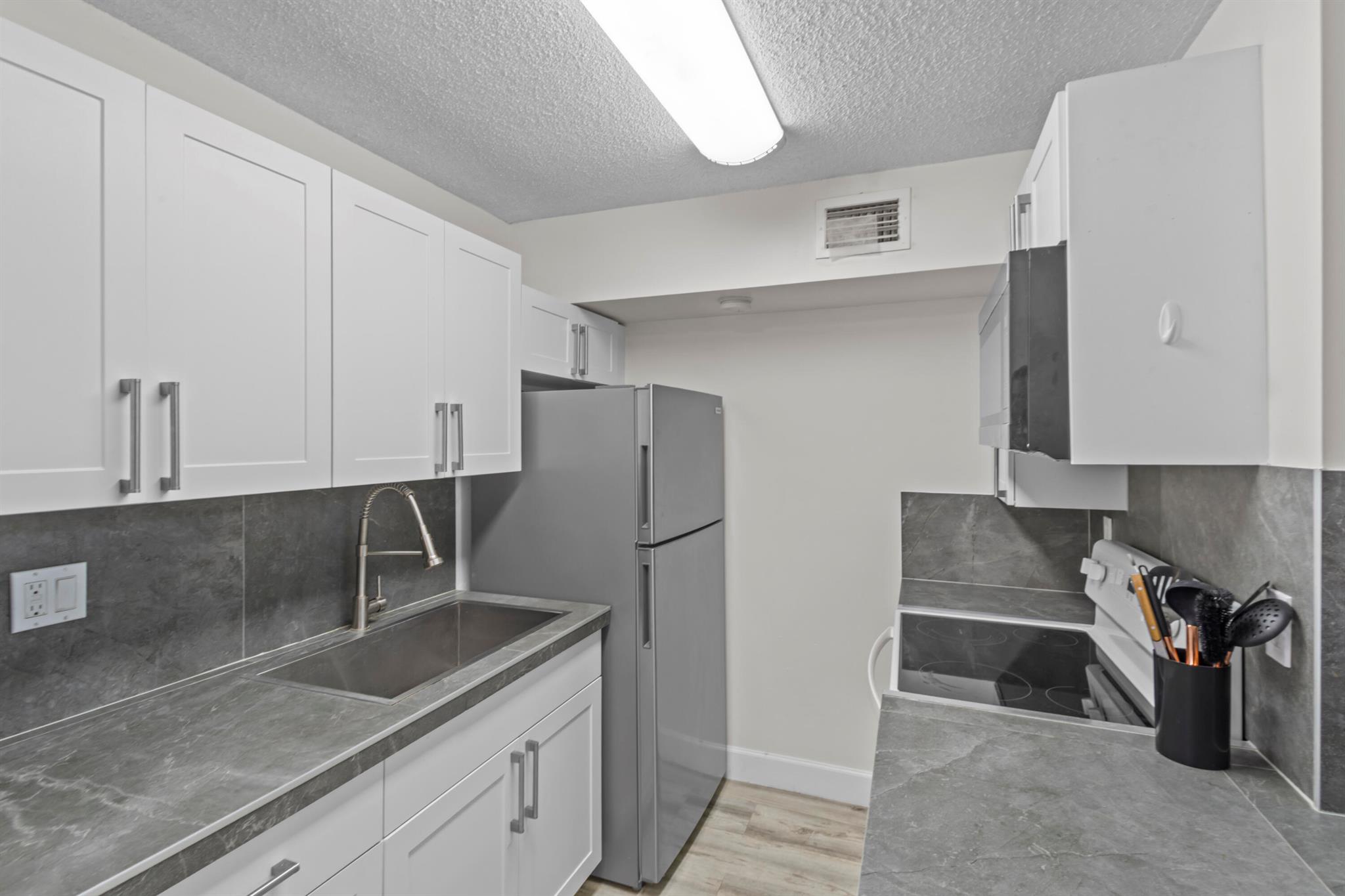 2000 N Congress Ave #106