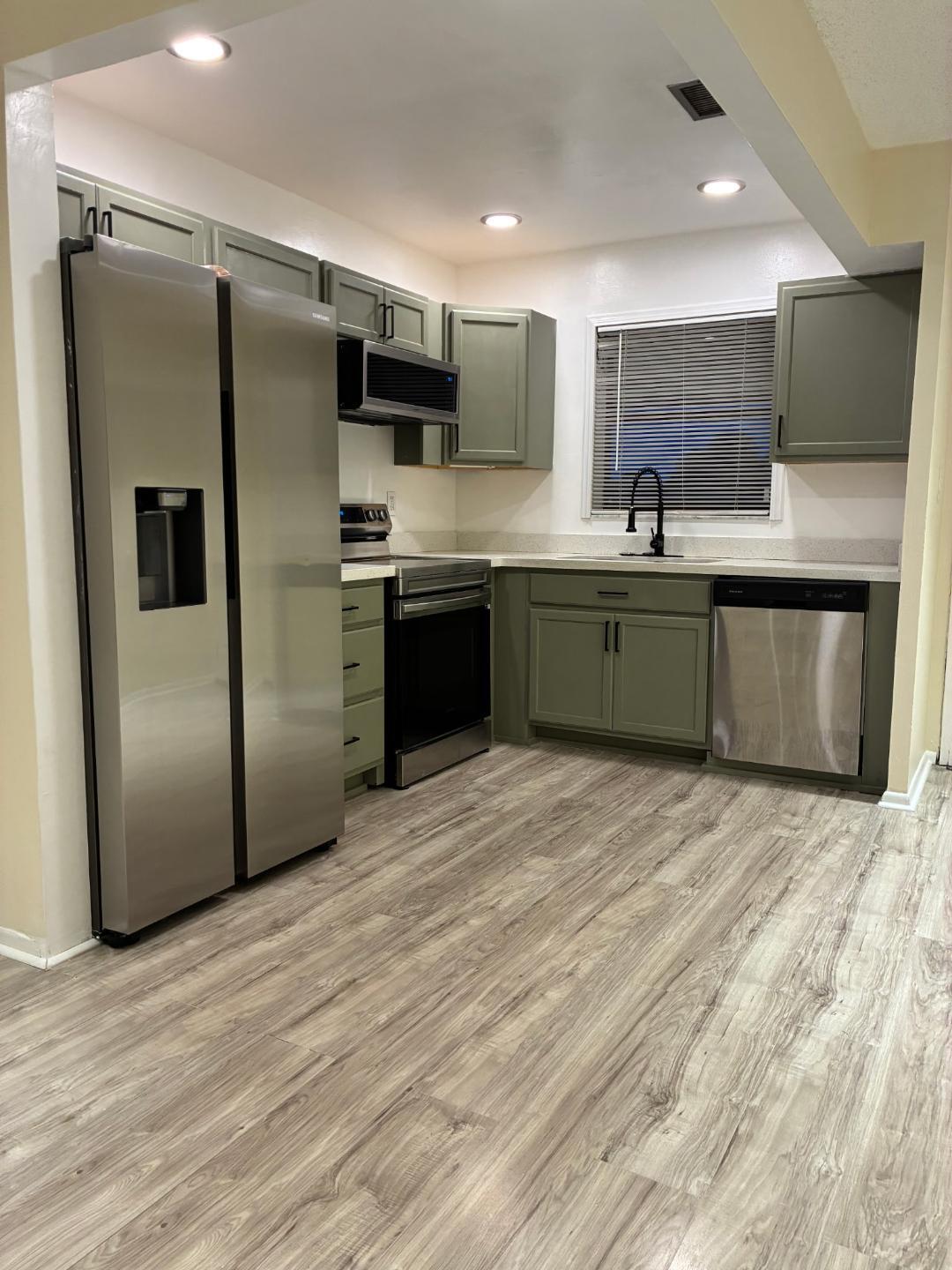 6001 Shakerwood Cir #203