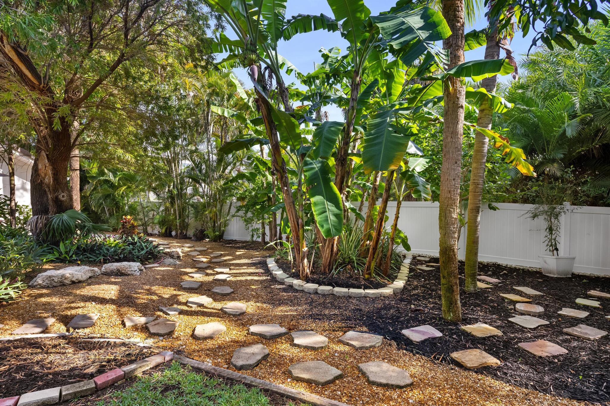 41 Coconut Ln Ocean Ridge, FL 33435