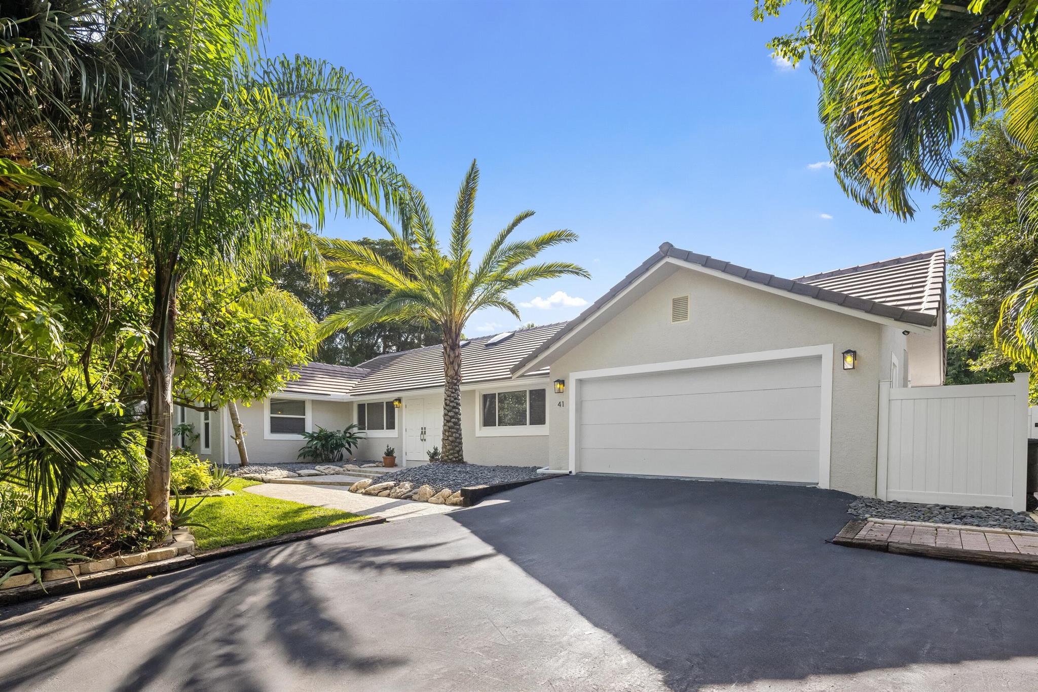 41 Coconut Ln Ocean Ridge, FL 33435