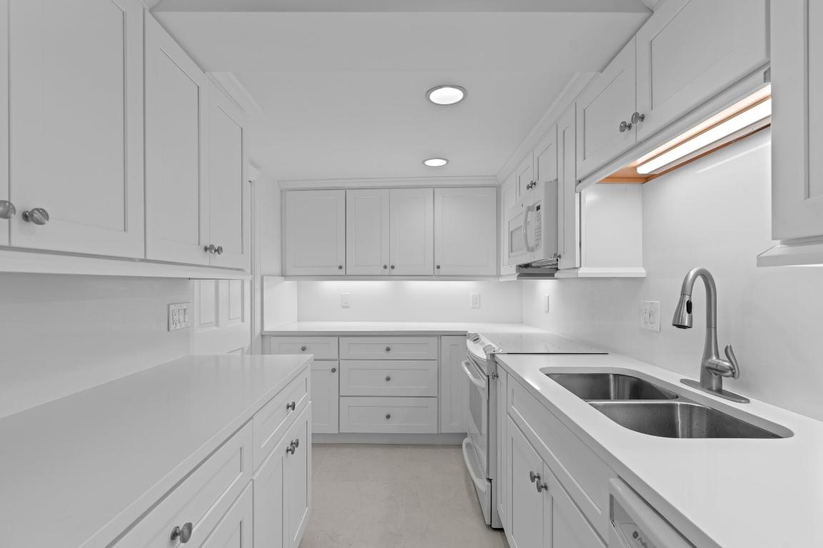 369 S Lake Dr #1d Palm Beach, FL 33480