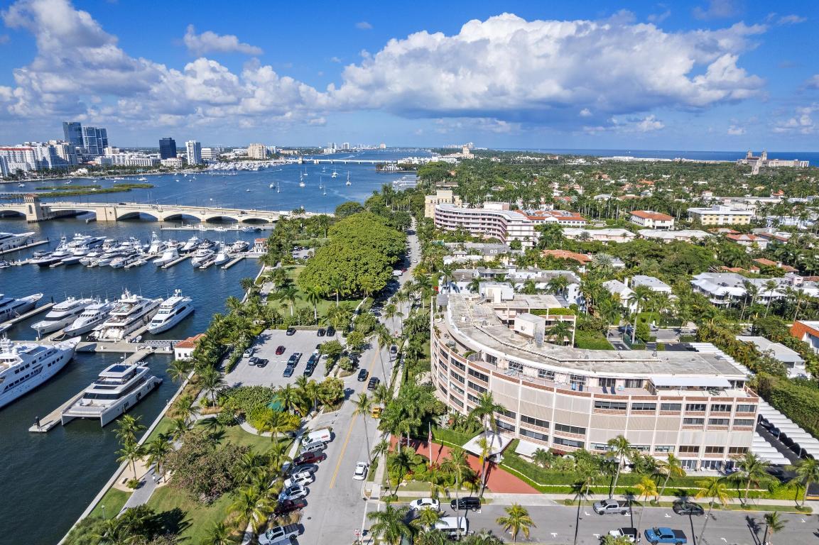 369 S Lake Dr #1d Palm Beach, FL 33480