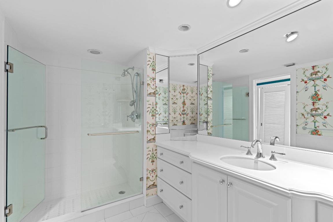 369 S Lake Dr #1d Palm Beach, FL 33480