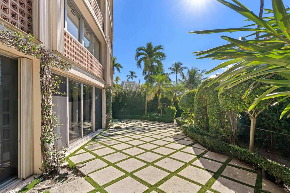 369 S Lake Dr #1d Palm Beach, FL 33480