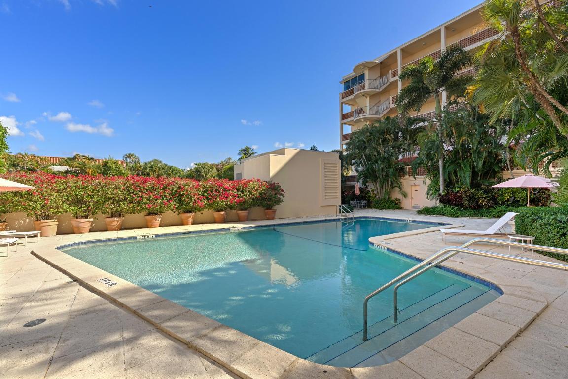 369 S Lake Dr #1d Palm Beach, FL 33480