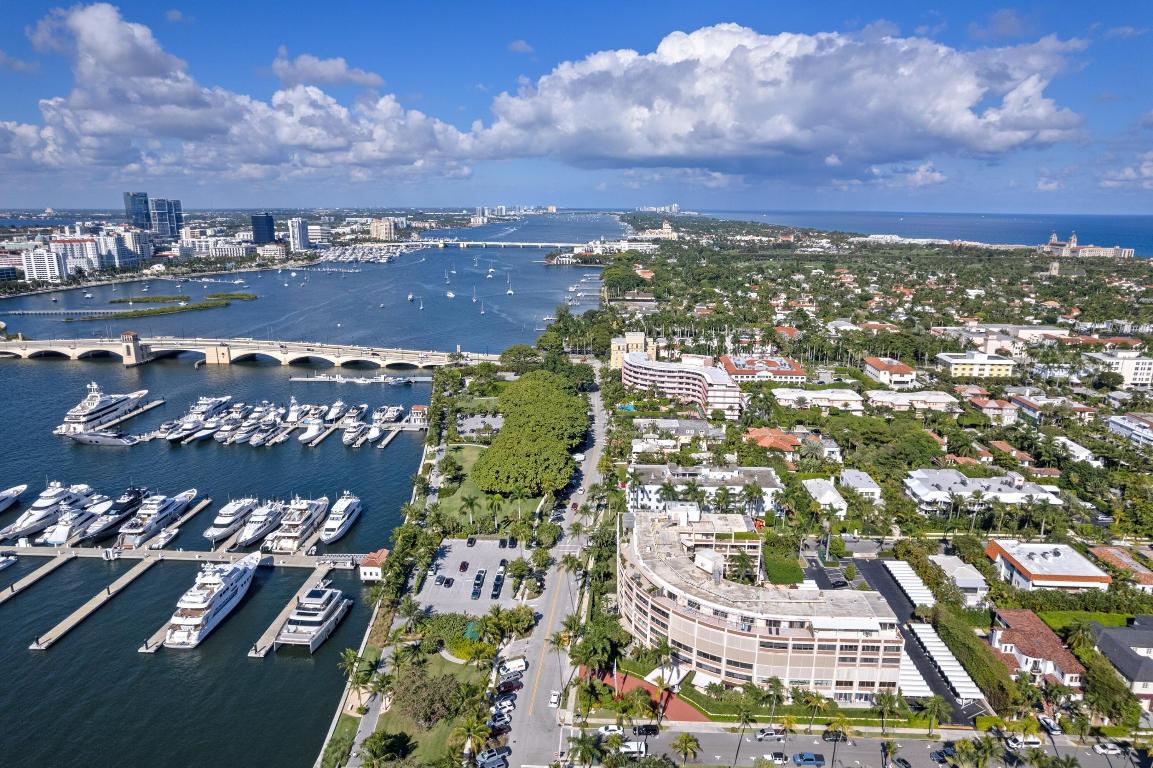369 S Lake Dr #1d Palm Beach, FL 33480