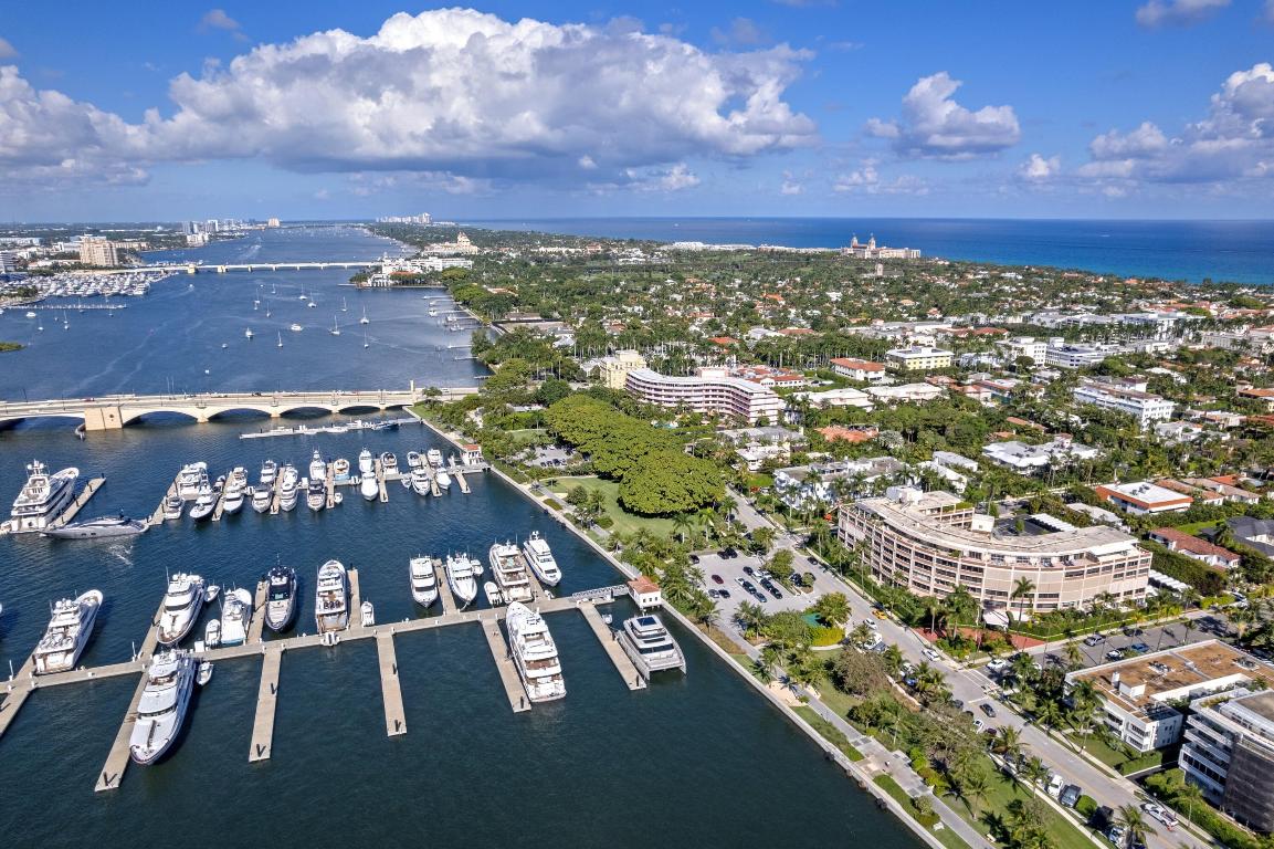 369 S Lake Dr #1d Palm Beach, FL 33480