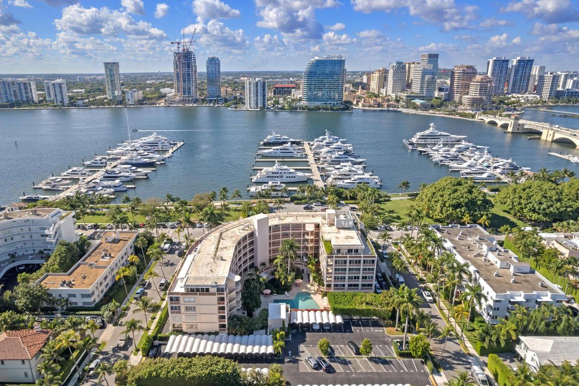 369 S Lake Dr #1d Palm Beach, FL 33480