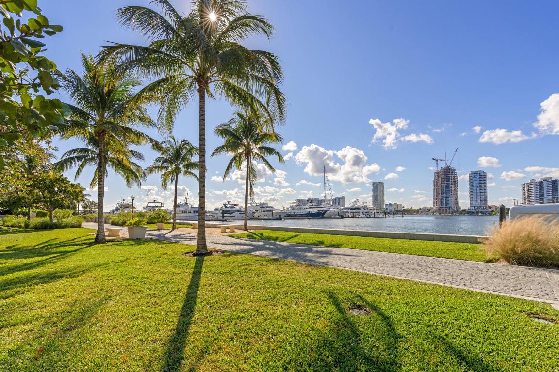 369 S Lake Dr #1d Palm Beach, FL 33480