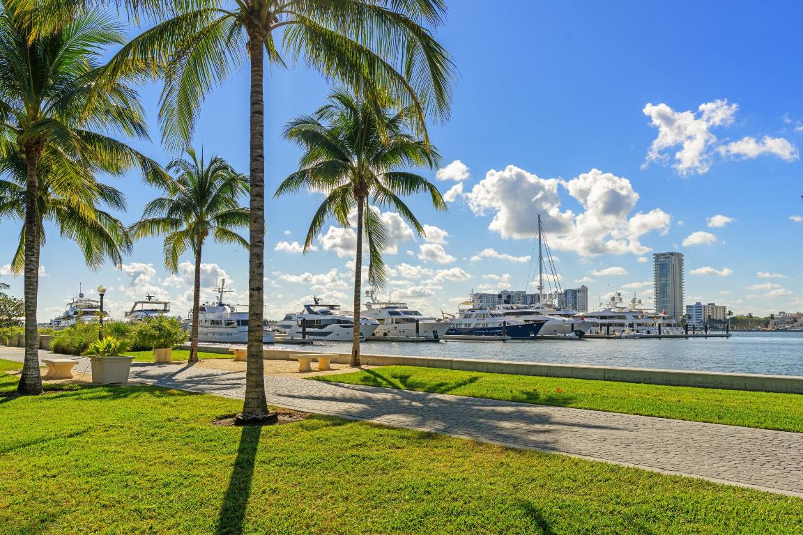 369 S Lake Dr #1d Palm Beach, FL 33480