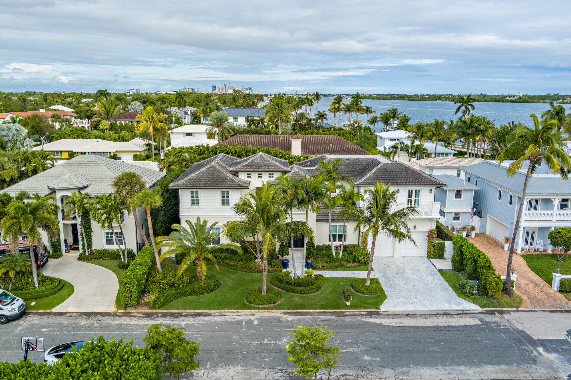 129 Santa Lucia West Palm Beach, FL 33405