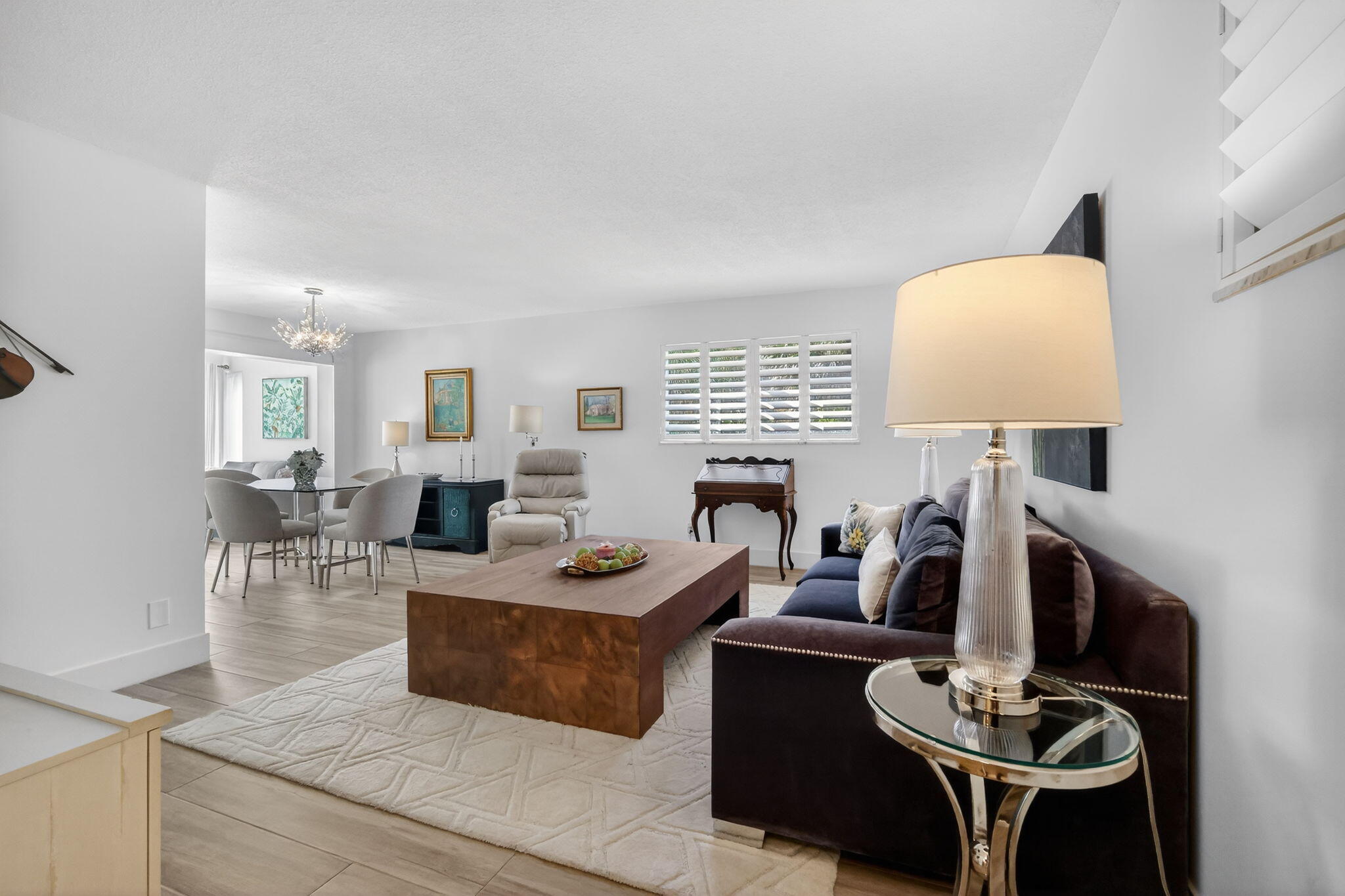 33 Colonial Clb #104