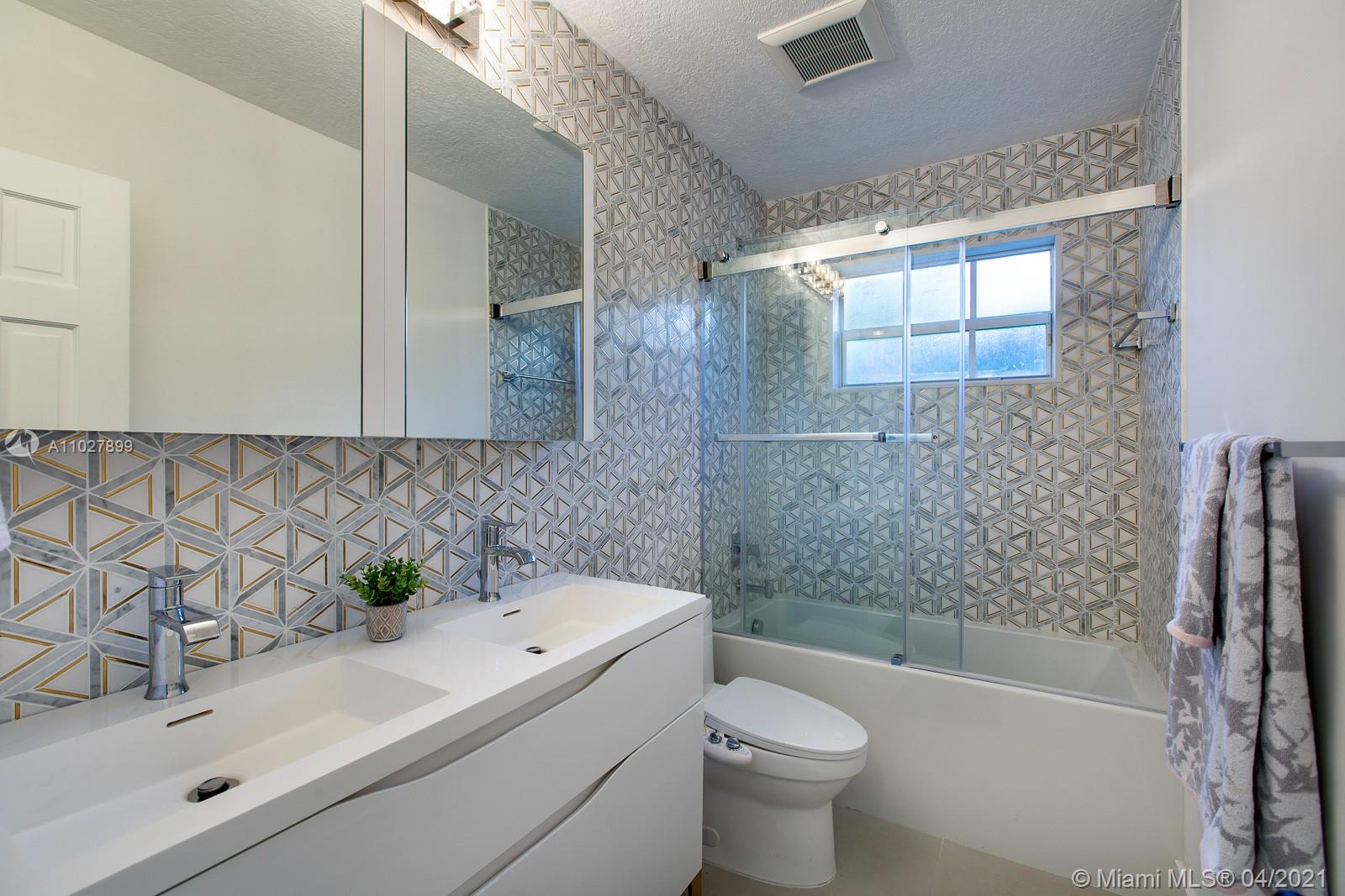 5810 Leonardo St Coral Gables, FL 33146