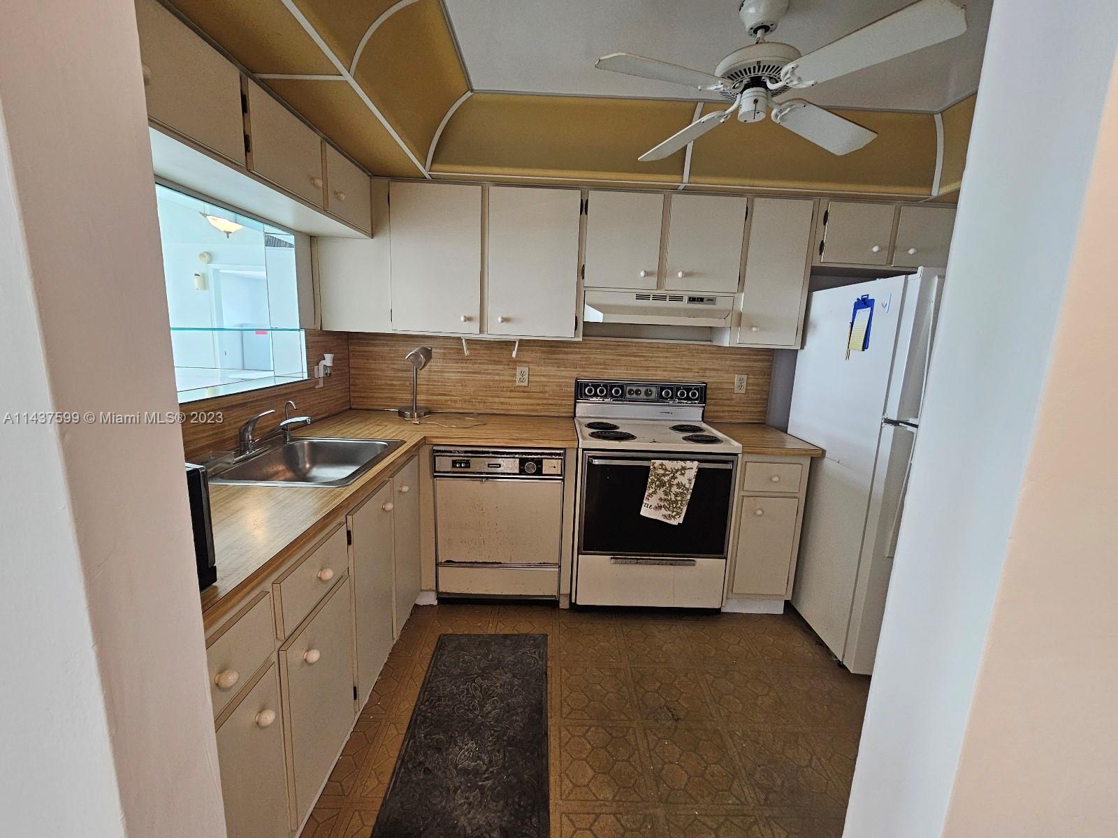 image PETER ALAN CONDO APTS1