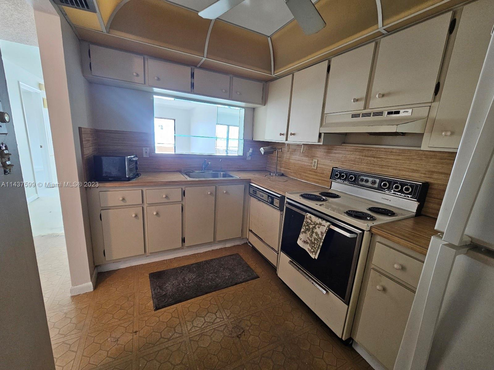 image PETER ALAN CONDO APTS3