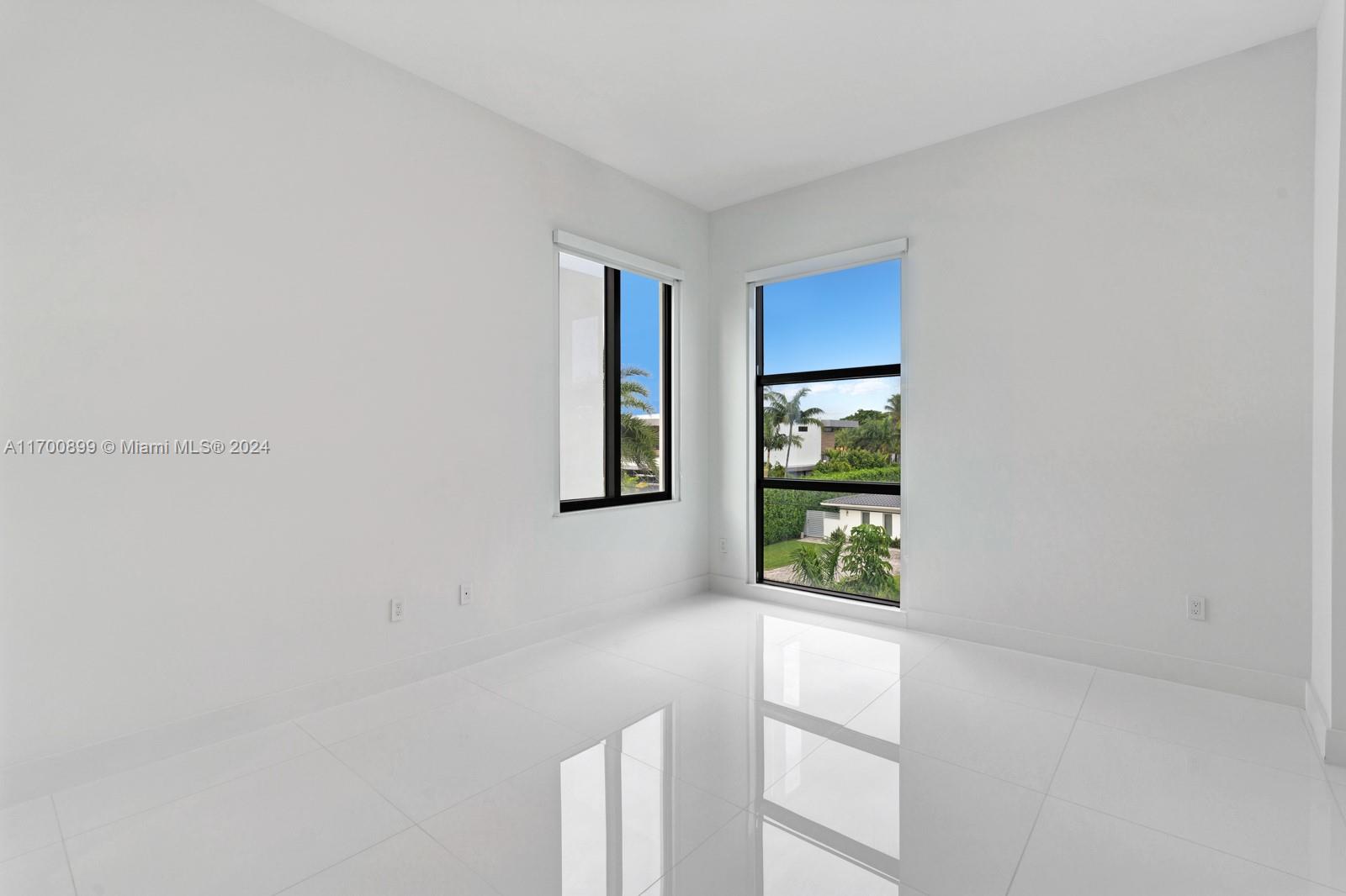 2040 NE 121st Rd North Miami, FL 33181 2040 NE 121st Rd North Miami, FL 33181