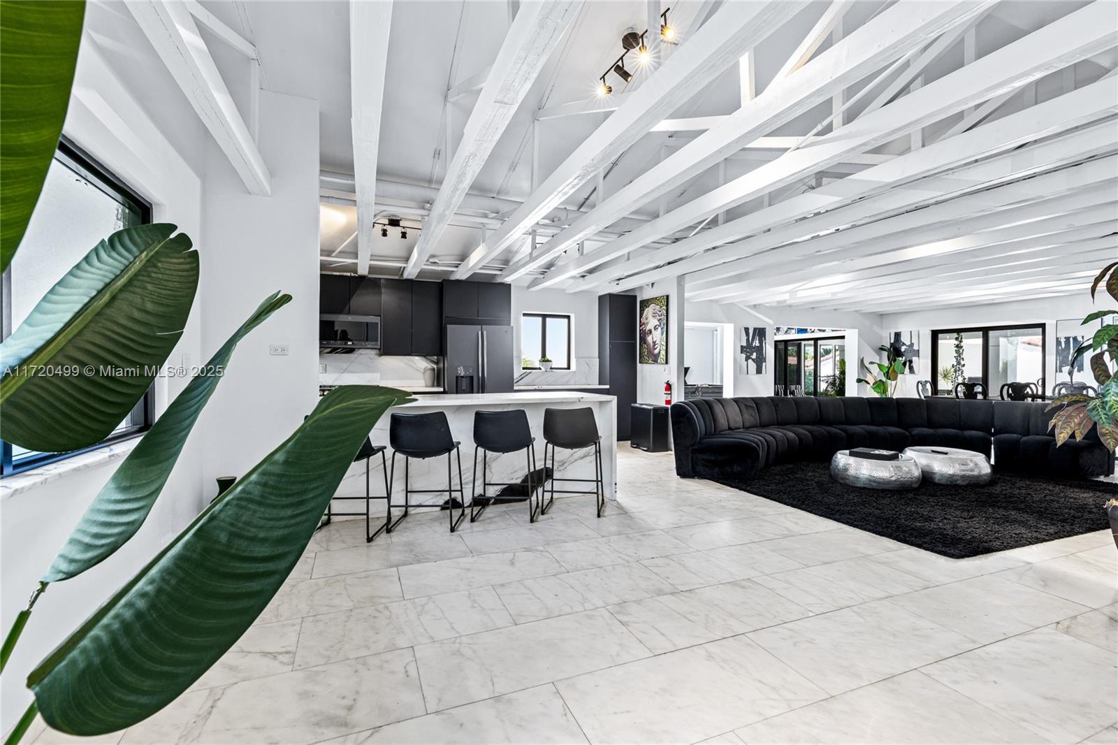 1061 NW North Riv Dr Miami, FL 33136