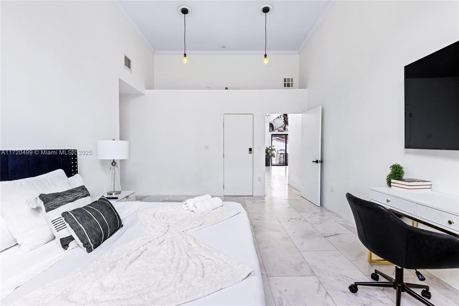 1061 NW North Riv Dr Miami, FL 33136