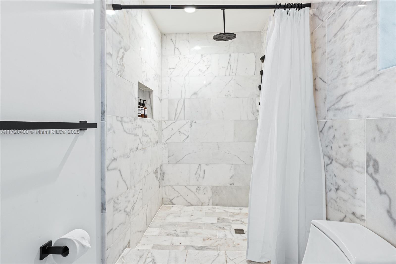 1061 NW North Riv Dr Miami, FL 33136